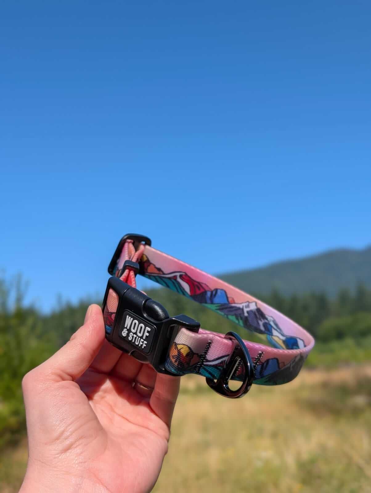 Le Collier Imperméable Sunrise Peaks – Collier Aventure Waterproof pour Chien | Woof & Stuff
