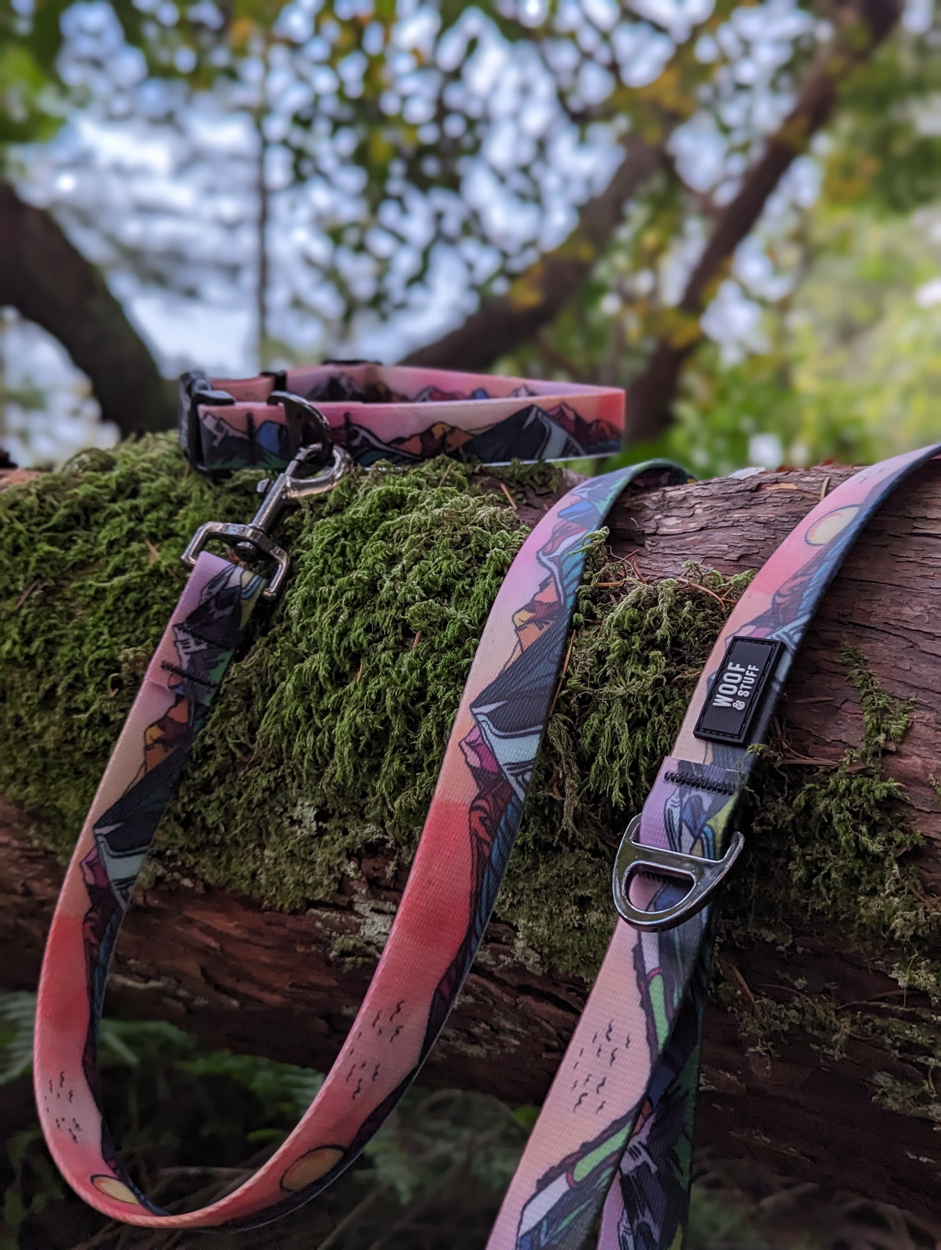 Le Collier Imperméable Sunrise Peaks – Collier Aventure Waterproof pour Chien | Woof & Stuff