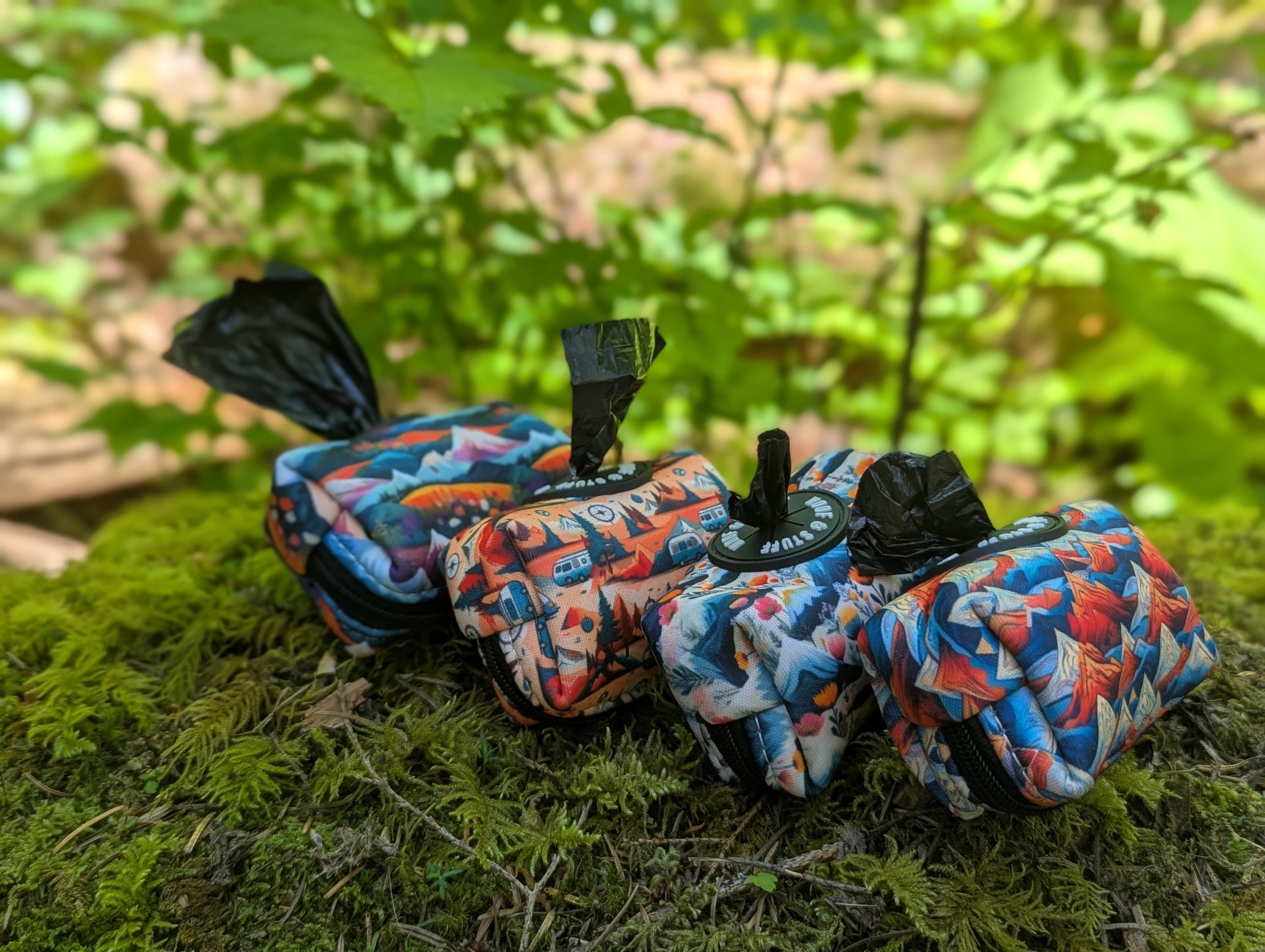 Le Distributeur de Sacs Rocky Ridge – Distributeur de Sacs Éco-Stylé pour Chien | Woof & Stuff
