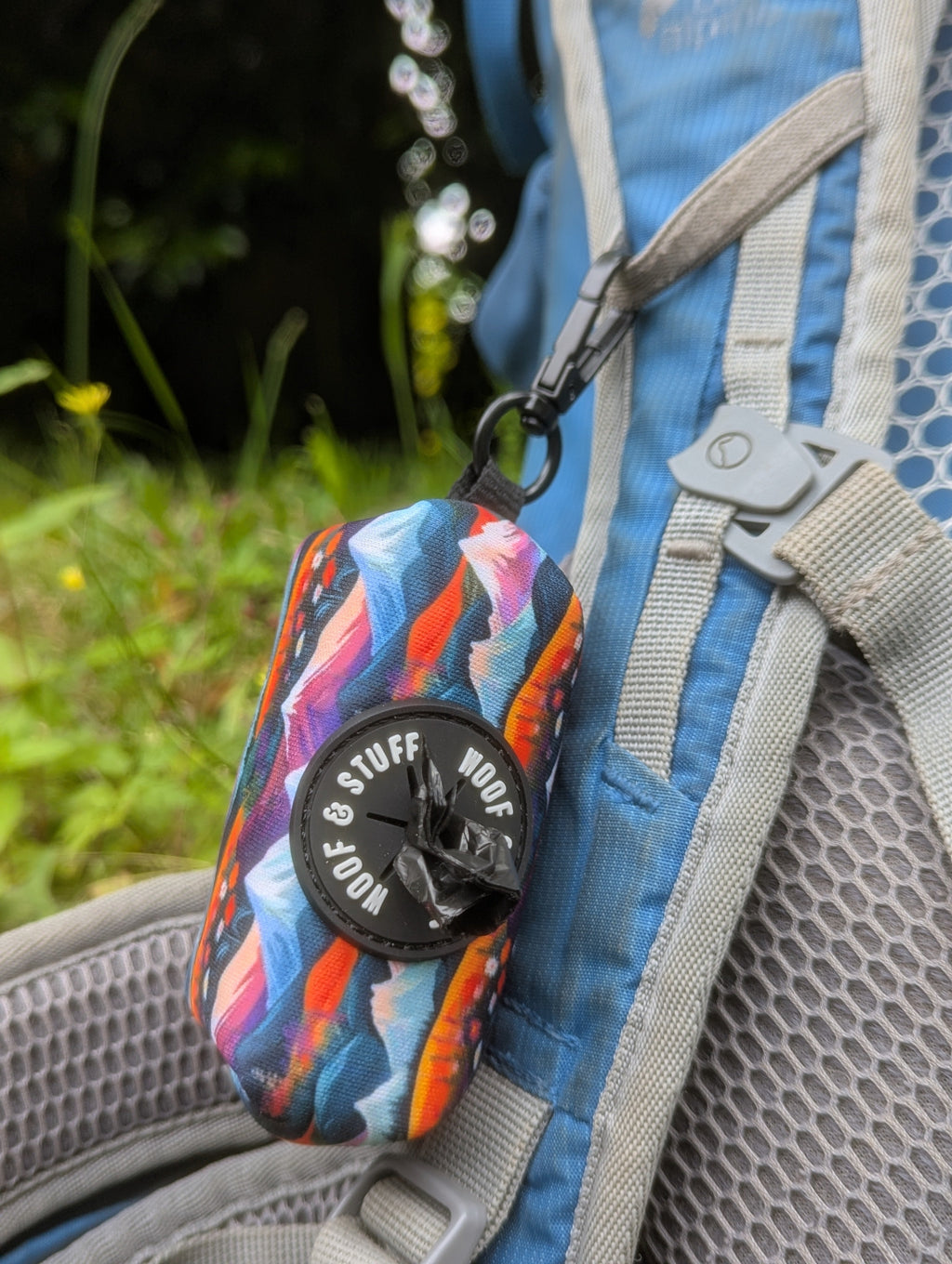Le Distributeur de Sacs Twilight Summit – Distributeur de Sacs Éco-Stylé pour Chien | Woof & Stuff