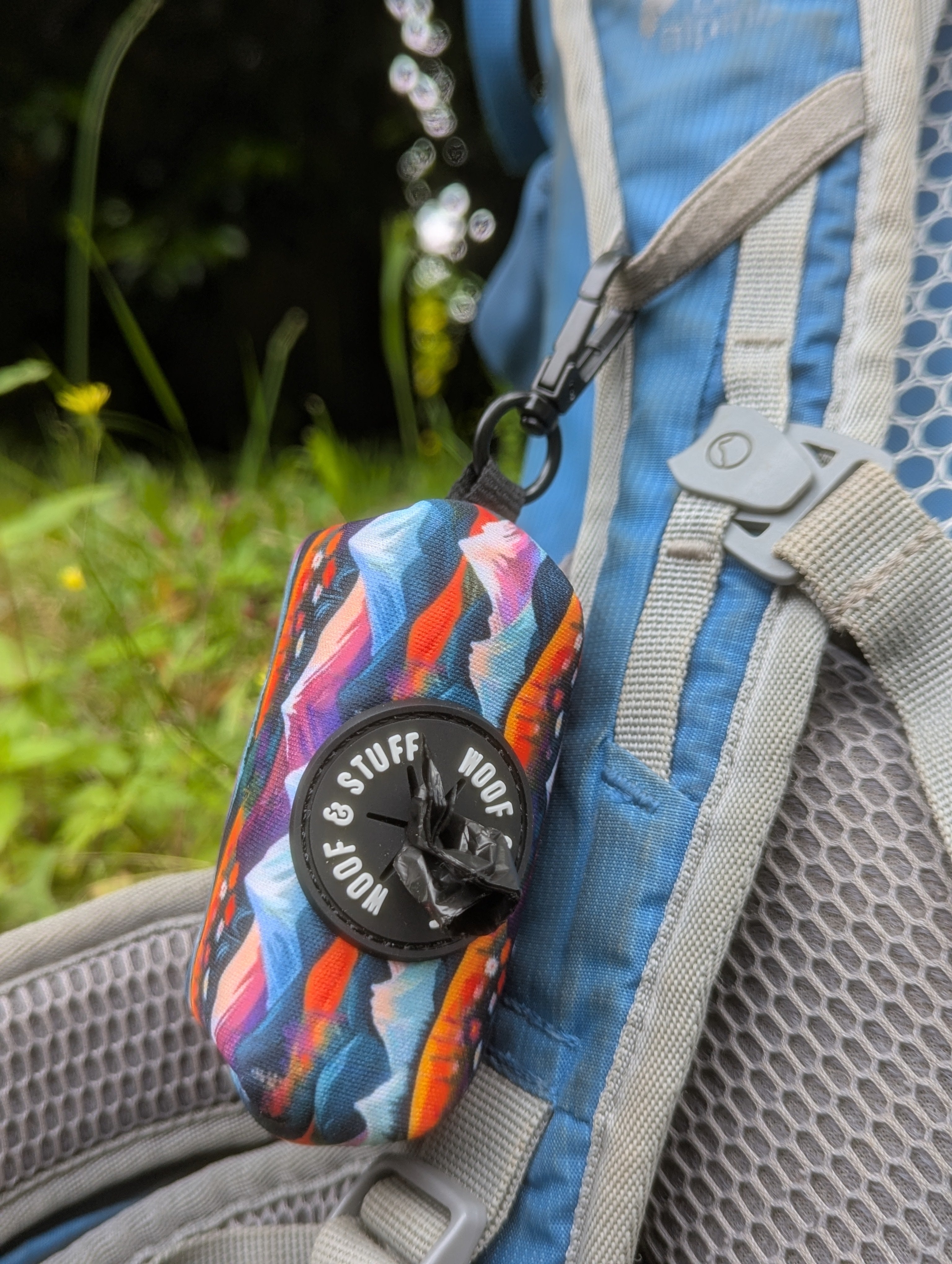 Le Distributeur de Sacs Twilight Summit – Distributeur de Sacs Éco-Stylé pour Chien | Woof & Stuff