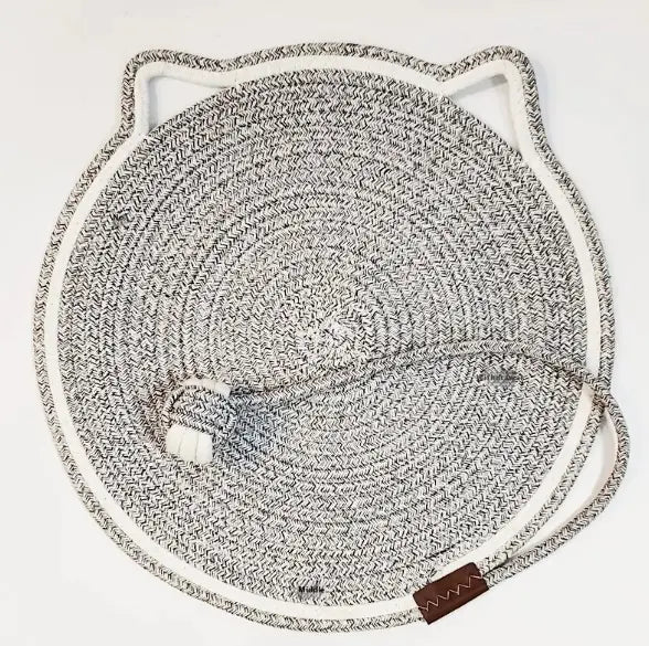 tapis design tressé pour chat-gris-âme & muzo