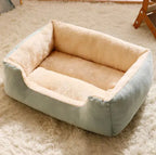 Lit douillet en mousse haute densité vert 
pour chat et petit chien - âme & muzo